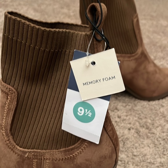 Suede Heeled ankle boots - Picture 7 of 8